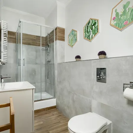 Elegant Very Berry In By Renters 公寓