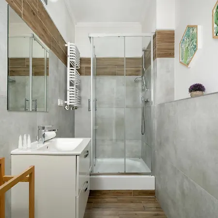 Elegant Very Berry In By Renters