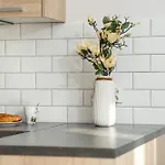 Elegant Very Berry In By Renters Apartamento
