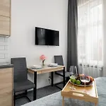 Elegant Very Berry In By Renters Apartamento