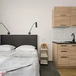 Apartamento Elegant Very Berry In By Renters *