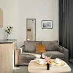 Apartamento Elegant Very Berry In By Renters