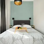 Apartamento Elegant Very Berry In By Renters *