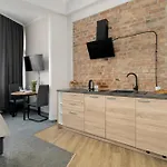 Elegant Very Berry In By Renters Apartment *