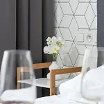 Elegant Very Berry In By Renters Apartamento *