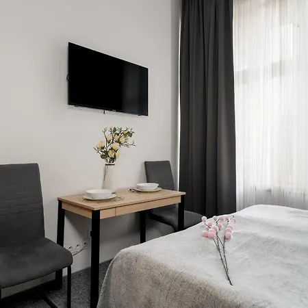 Elegant Very Berry In By Renters Apartment Poznan