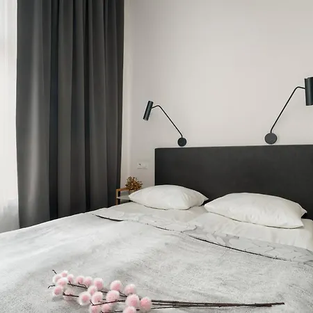 דירה Elegant Very Berry In By Renters פוזנן