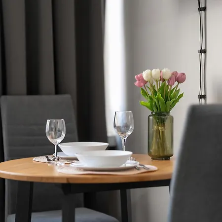 Elegant Very Berry In By Renters פוזנן