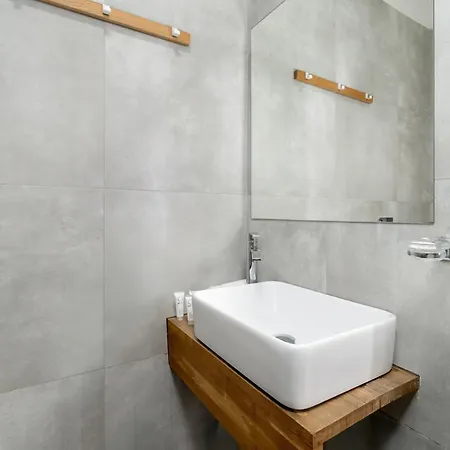 Elegant Very Berry In By Renters