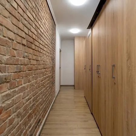 Elegant Very Berry In By Renters Apartamento Poznań