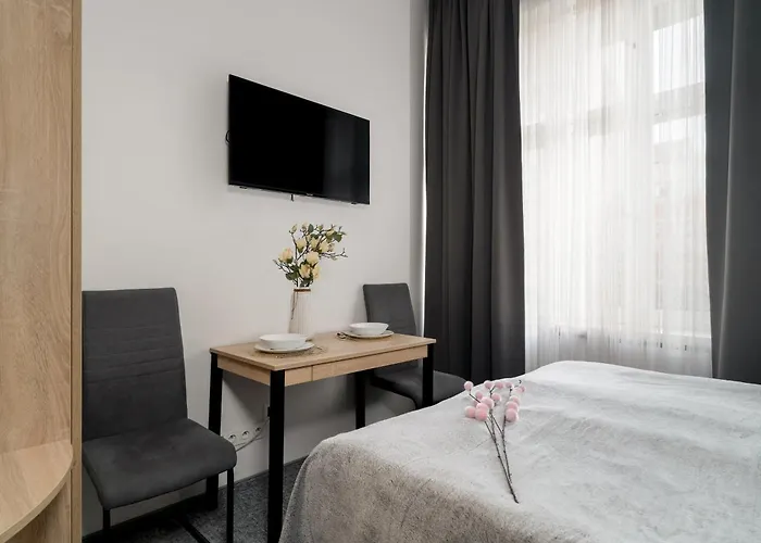 Elegant Very Berry In By Renters Apartment Poznan
