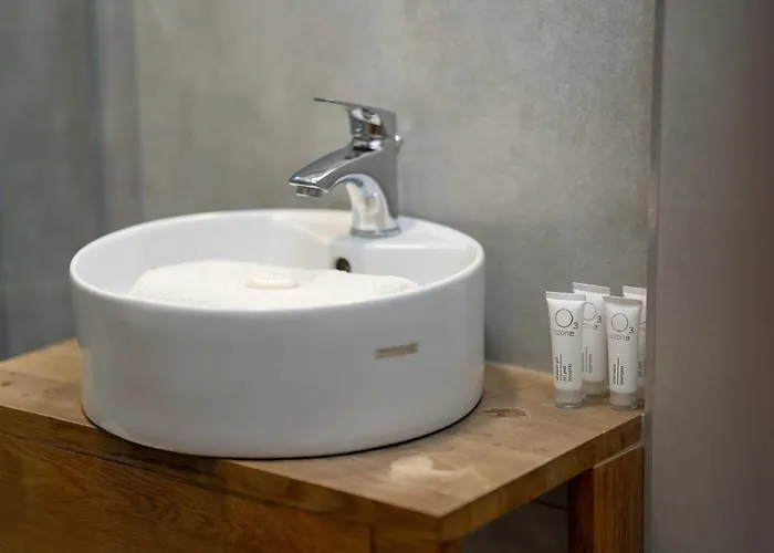 Elegant Very Berry In By Renters Apartment *